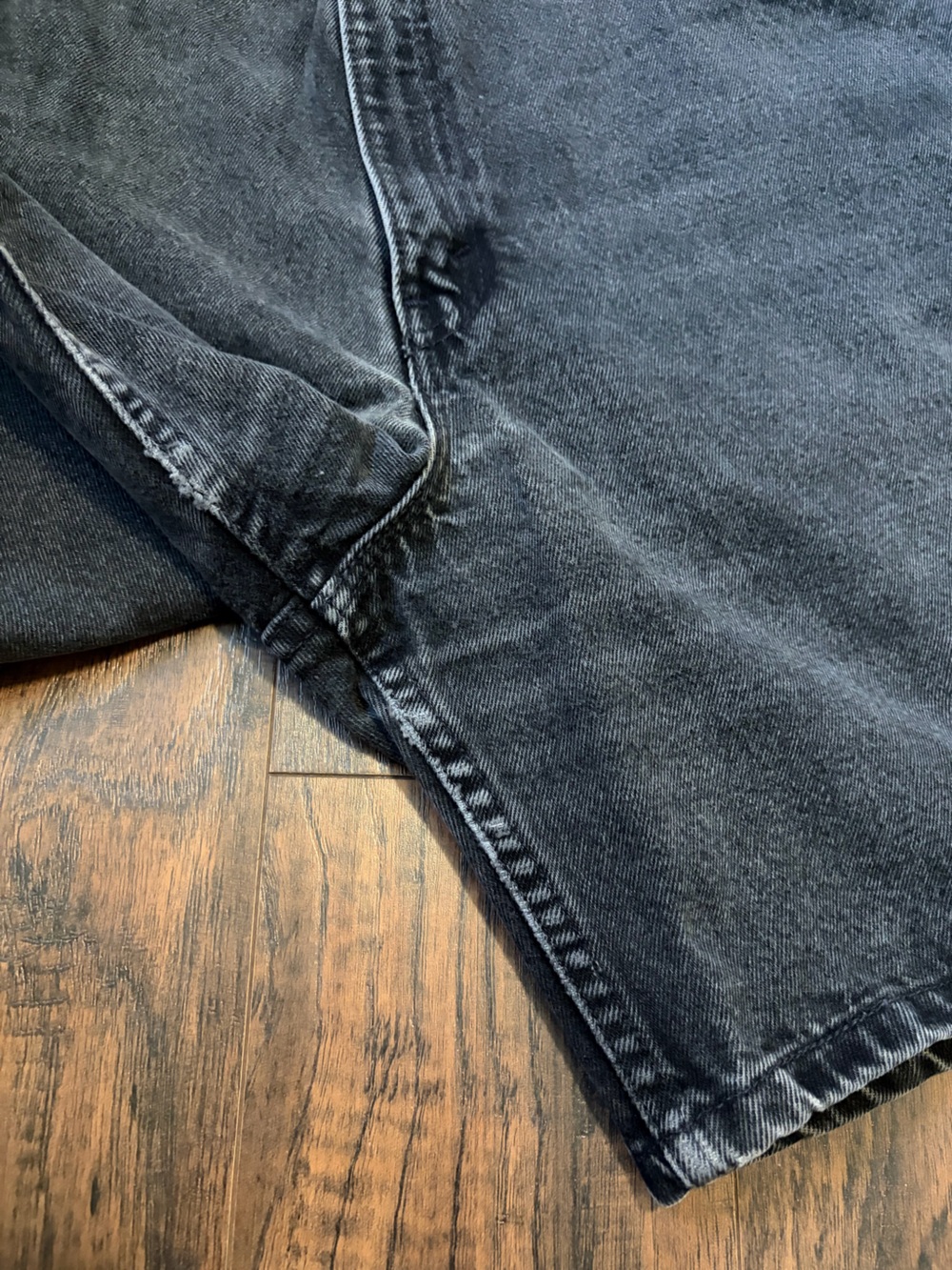 Vintage 1995 Levi’s 551 Relaxed Fit Worn Black 7” Inseam Denim Shorts - Picture 11 of 12